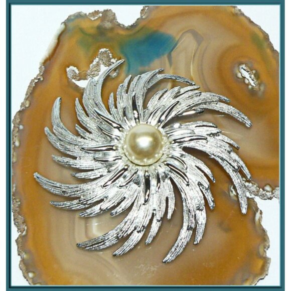 Vintage Silver Swirled Sarah Coventry Brooch - Picture 4 of 4